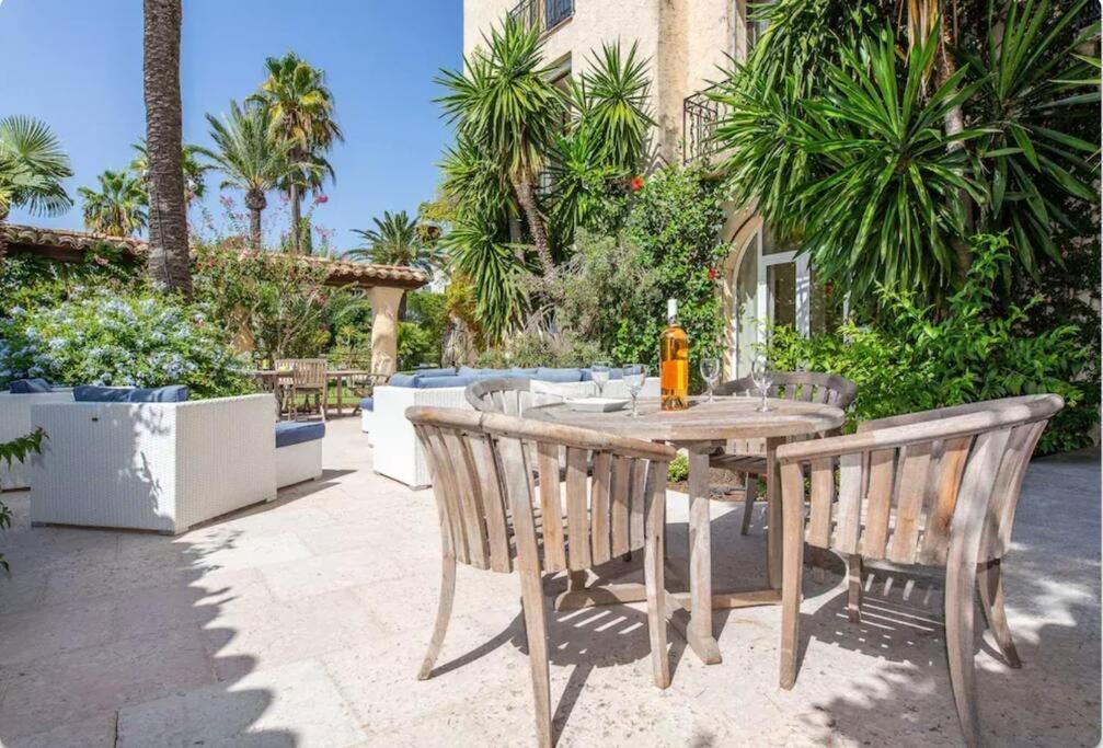Le Castel Rose Super Cannes, Face Aux Iles De Lerins Vallauris Εξωτερικό φωτογραφία